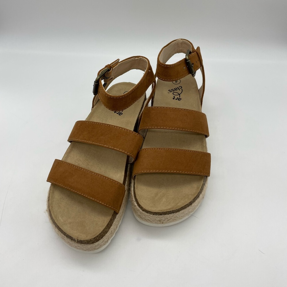 Girls’ Agatha Footbed Sandals. Size 4, Women with size 5/6 fit this shoe.